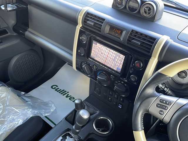 トヨタ ＦＪクルーザー ファイナルエディション 道東・釧路十勝 2017(平29)年 7.1万km ベージュ 4WD/TRDフロントスキッドプレート/TRDマフラー/GIGEARリアラダー/ルーフキャリア/社外LEDヘッドライト/社外バイカラーLEDフォグランプ/社外ステアリング/社外SDナビ/・CD/ラジオ/USB/iPod/フルセグ機能あり（アンテナなし）/社外レーダー/社外ドラレコ付ルームミラー/社外ツイーター/社外オートライトユニット/ETC/フロアマット/ドアバイザー