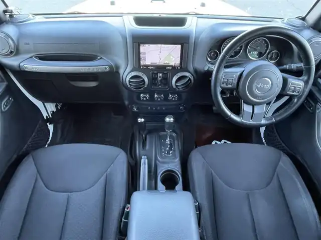 クライスラー・ジープ ジープ ラングラー アンリミテッド スポーツ 長野県 2016(平28)年 12.1万km ブライトホワイト ４WDワンオーナー/記録簿9枚（メンテナンスノート内含む）/カラーコード：PW7/積込純正ホイール・サマータイヤ4本/カロッツェリアナビ/フルセグTV/Bluetooth/バックカメラ・左側サイドカメラ/ETC/革巻きステアリング/MTモード付オートマ/クルーズコントロール/横滑り防止/リモコンキー/スペアキー/取扱説明書/保証書