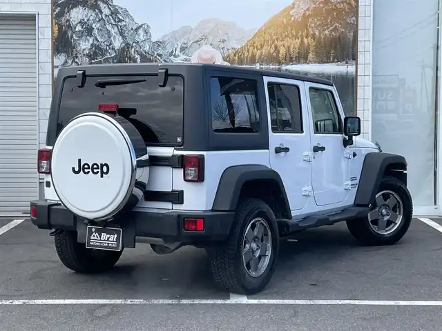 クライスラー・ジープ ジープ ラングラー アンリミテッド スポーツ 長野県 2016(平28)年 12.1万km ブライトホワイト ４WDワンオーナー/記録簿9枚（メンテナンスノート内含む）/カラーコード：PW7/積込純正ホイール・サマータイヤ4本/カロッツェリアナビ/フルセグTV/Bluetooth/バックカメラ・左側サイドカメラ/ETC/革巻きステアリング/MTモード付オートマ/クルーズコントロール/横滑り防止/リモコンキー/スペアキー/取扱説明書/保証書