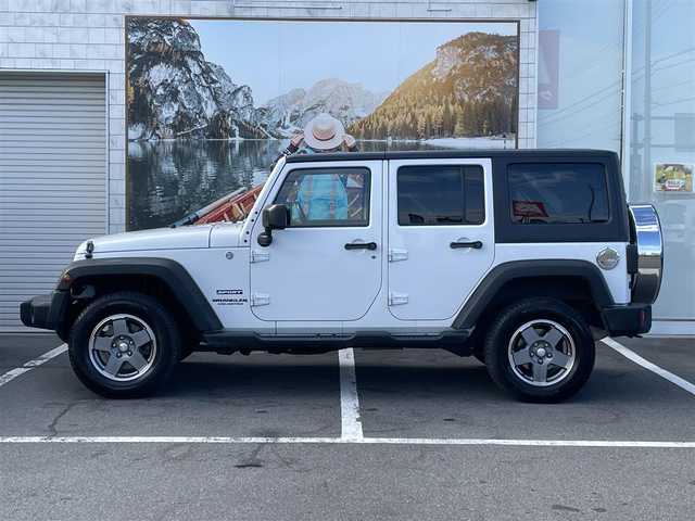 クライスラー・ジープ ジープ ラングラー アンリミテッド スポーツ 長野県 2016(平28)年 12.1万km ブライトホワイト ４WDワンオーナー/記録簿9枚（メンテナンスノート内含む）/カラーコード：PW7/積込純正ホイール・サマータイヤ4本/カロッツェリアナビ/フルセグTV/Bluetooth/バックカメラ・左側サイドカメラ/ETC/革巻きステアリング/MTモード付オートマ/クルーズコントロール/横滑り防止/リモコンキー/スペアキー/取扱説明書/保証書