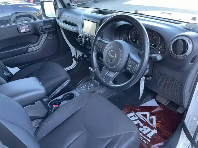 クライスラー・ジープ ジープ ラングラー アンリミテッド スポーツ 長野県 2016(平28)年 12.1万km ブライトホワイト ４WDワンオーナー/記録簿9枚（メンテナンスノート内含む）/カラーコード：PW7/積込純正ホイール・サマータイヤ4本/カロッツェリアナビ/フルセグTV/Bluetooth/バックカメラ・左側サイドカメラ/ETC/革巻きステアリング/MTモード付オートマ/クルーズコントロール/横滑り防止/リモコンキー/スペアキー/取扱説明書/保証書