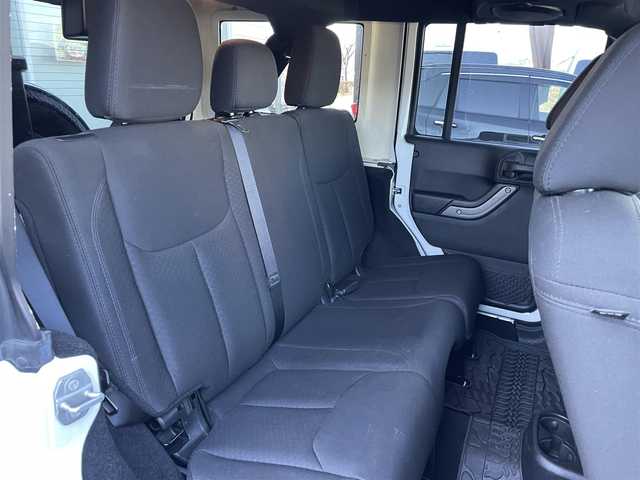 クライスラー・ジープ ジープ ラングラー アンリミテッド スポーツ 長野県 2016(平28)年 12.1万km ブライトホワイト ４WDワンオーナー/記録簿9枚（メンテナンスノート内含む）/カラーコード：PW7/積込純正ホイール・サマータイヤ4本/カロッツェリアナビ/フルセグTV/Bluetooth/バックカメラ・左側サイドカメラ/ETC/革巻きステアリング/MTモード付オートマ/クルーズコントロール/横滑り防止/リモコンキー/スペアキー/取扱説明書/保証書