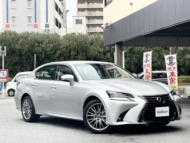 レクサス ＧＳ 450h バージョンL 神奈川県 2019(令1)年 2.5万km ソニックシルバー 新車時保証書 	取扱説明書　		/レーンキープアシスト		/プリクラッシュセーフティー		/レーダークルーズコントロール			/オートマチックハイビーム		/純正メーカーSDナビ/フルセグTV		/SD/CD/DVD/BT		/バックカメラ　ビルトインETC【2.0】		/レザーシート		/シートヒーター/ベンチレーター		/フロントパワーシート	/LEDヘッドライト				/ハンドルヒーター		/スマートキー×2		/スマートカードキー×1		/クリアランスソナー		/サイド/カーテン/ニーエアバック		/純正18インチアルミ