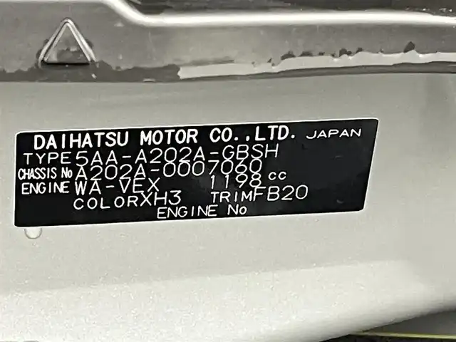 トヨタ ライズ Z 熊本県 2021(令3)年 1.2万km ブラックマイカメタリック/シャイニングホワイトパール ワンオーナー　/全周囲カメラ　/社外前後ドライブレコーダー　/ビルトインＥＴＣ　/純正ナビNSZT-Y68T（ＣＤ・ＤＶＤ・フルセグ・ＢＴ）/AC100V充電/前後クリアランスソナー　/前席シートヒーター　/スマートアシスト/・衝突回避支援ブレーキ機能/・衝突警報機能/・車線逸脱警報機能/・車線逸脱抑制制御機能/・ブレーキ誤発進抑制機能/・先行車発進お知らせ機能/・アダブティブクルーズコントロール/・オートハイビーム　/・ブラインドスポットモニター/横滑り防止/電動パーキングブレーキ/ブレーキホールド/純正フロアマット/純正１７インチAW/オートライト/LEDヘッドライト/フォグライト/スマートキー/プッシュスタート/スペアキー1本/保証書/取扱説明書