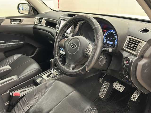 スバル エクシーガ 2．0GT 道央・札幌 2010(平22)年 9.6万km サテンホワイトパール /4WD//寒冷地仕様//前席パワーシート//社外メモリナビCN-HW880D//純正フロアマット//純正ドアバイザー//バックカメラ//ETC//3列シート//シートヒーター//サンルーフ//HID//カーテンエアバッグ