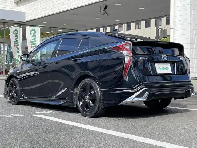 トヨタ プリウス A プレミアム 岡山県 2017(平29)年 9.1万km プレシャスブラックパール 登録時走行距離91010キロ/9インチALPINEナビ（X9S）/AM/FM/TV/Bluetooth/CD/サンルーフ/モデリスタエアロ（F、S、R）/Toyota Safety Sense/・プリクラッシュセーフティ/・レーダークルーズコントロール/・レーンディパーチャーアラート/パーキングアシスト/クリアランスソナー/ブラインドスポットモニター/ヘッドアップディスプレイ/純正17インチAW/純正フロアマット/バックカメラ/パワーシート（D）/シートヒーター（D＋N）/プッシュスタート/スマートキー/ビルトインETC