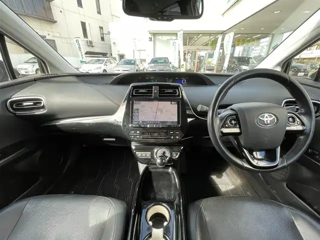 トヨタ プリウス A プレミアム 岡山県 2017(平29)年 9.1万km プレシャスブラックパール 登録時走行距離91010キロ/9インチALPINEナビ（X9S）/AM/FM/TV/Bluetooth/CD/サンルーフ/モデリスタエアロ（F、S、R）/Toyota Safety Sense/・プリクラッシュセーフティ/・レーダークルーズコントロール/・レーンディパーチャーアラート/パーキングアシスト/クリアランスソナー/ブラインドスポットモニター/ヘッドアップディスプレイ/純正17インチAW/純正フロアマット/バックカメラ/パワーシート（D）/シートヒーター（D＋N）/プッシュスタート/スマートキー/ビルトインETC
