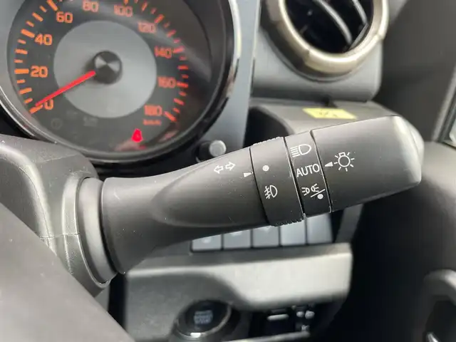スズキ ジムニー シエラ JC 石川県 2023(令5)年 1.2万km 白 スズキセーフティサポート/4WD/シートヒーター/オートライト/オートエアコン/スマートキー/プッシュスタート/電動ミラー/LEDヘッドライト/保証書
