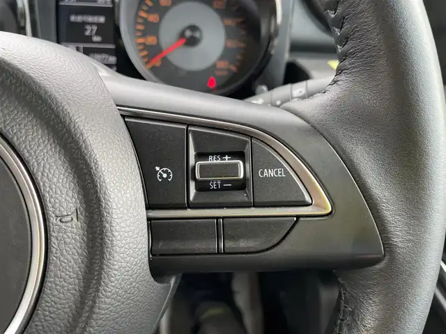 スズキ ジムニー シエラ JC 石川県 2023(令5)年 1.2万km 白 スズキセーフティサポート/4WD/シートヒーター/オートライト/オートエアコン/スマートキー/プッシュスタート/電動ミラー/LEDヘッドライト/保証書