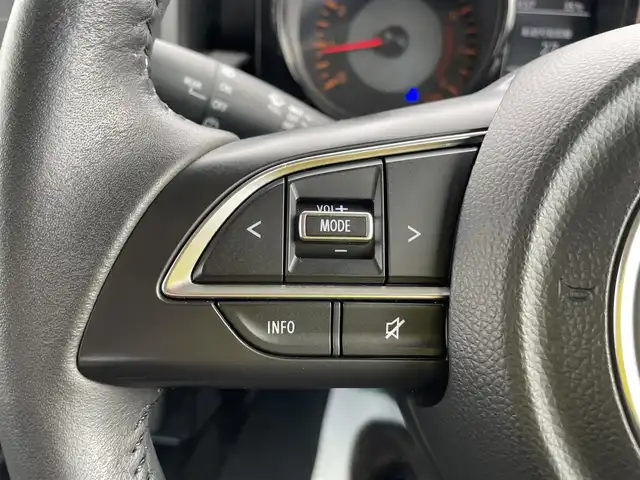 スズキ ジムニー シエラ JC 石川県 2023(令5)年 1.2万km 白 スズキセーフティサポート/4WD/シートヒーター/オートライト/オートエアコン/スマートキー/プッシュスタート/電動ミラー/LEDヘッドライト/保証書