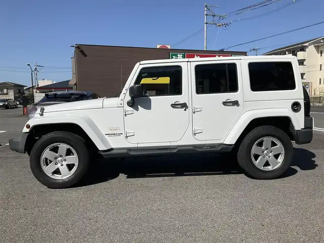 クライスラー・ジープ ジープ ラングラー アンリミテッド サハラ 滋賀県 2012(平24)年 5.7万km 白 ワンオーナー /4WD/純正オーディオ/CD、DVD、ハンズフリー/サイドカメラ/ETC/クルーズコントロール/純正18インチアルミホイール/スペアキー有り/取扱説明書/保証書/