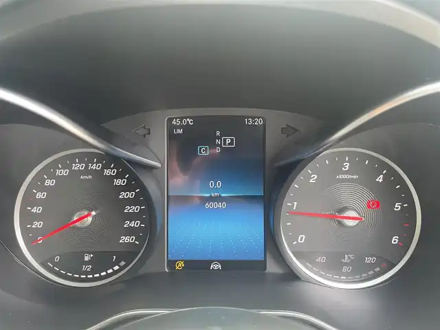 メルセデス・ベンツ Ｃ２２０ｄ アバンギャルド　AMGライン 香川県 2019(平31)年 6万km オブシディアンブラック ワンオーナー/純正ナビ（TV、BT、Aplle carPlay)/バックカメラ/前後コーナーセンサー/レーダーセーフティーパッケージ/（アダクティブクルーズコントロール、レーンキープアシスト）/前純正ドライブレコーダー/黒本革シート/シートヒーター/パワーシート/純正18インチAW