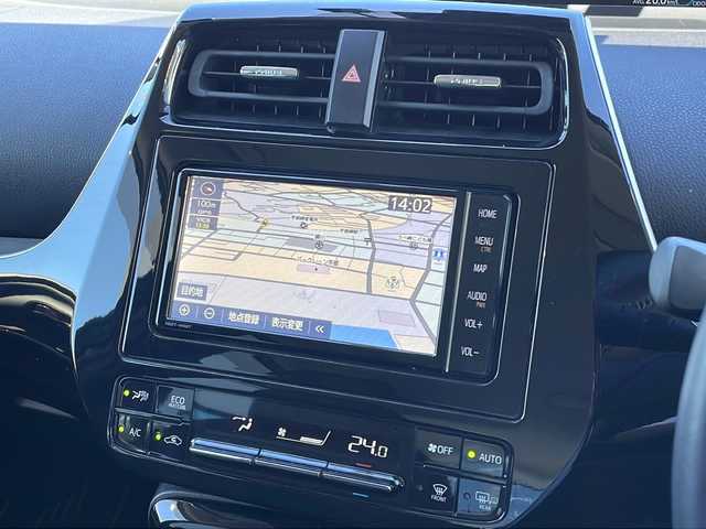 トヨタ プリウス S ツーリングセレクション 山口県 2020(令2)年 5.1万km スーパーホワイトⅡ 純正SDナビ/・Bluetoothオーディオ/・フルセグテレビ/・DVD再生機能/・AM/FMラジオ/Toyota Safety Sence/・プリクラッシュセーフティ/・レーンディパーチャーアラート/・オートマチックハイビーム/・レーダークルーズコントロール/・パノラミックビューモニター/・インテリジェントクリアランスソナー/ETC2.0/スマートキー/プッシュスタート/純正フロアマット/LEDヘッドライト/取扱説明書/保証書/シートヒーター/ドアバイザー/純正17インチアルミホイール/オートエアコン/ドライブレコーダー