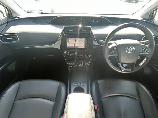 トヨタ プリウス S ツーリングセレクション 広島県 2020(令2)年 5.1万km スーパーホワイトⅡ ワンオーナー/純正ナビ　　NSZT-W68T/　「Bluetooth/フルセグ/CD/DVD」/全方位カメラ　/前席シートヒーター　/レーダークルーズコントロール/クリアランスソナー/ドライブレコーダー/ＥＴＣ２．０　/オートハイビーム　/ＬＥＤヘッドライト（AUTO機能付き）/衝突軽減ブレーキシステム/車線逸脱防止システム　/プッシュスタート/スマートキー/純正１７インチアルミ/純正フロアマット/ナビ取扱説明書/保証書/取扱説明書