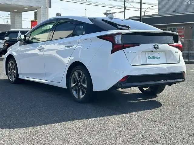 トヨタ プリウス S ツーリングセレクション 広島県 2020(令2)年 5.1万km スーパーホワイトⅡ ワンオーナー/純正ナビ　　NSZT-W68T/　「Bluetooth/フルセグ/CD/DVD」/全方位カメラ　/前席シートヒーター　/レーダークルーズコントロール/クリアランスソナー/ドライブレコーダー/ＥＴＣ２．０　/オートハイビーム　/ＬＥＤヘッドライト（AUTO機能付き）/衝突軽減ブレーキシステム/車線逸脱防止システム　/プッシュスタート/スマートキー/純正１７インチアルミ/純正フロアマット/ナビ取扱説明書/保証書/取扱説明書