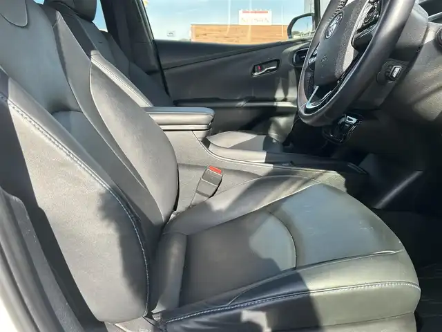 トヨタ プリウス S ツーリングセレクション 広島県 2020(令2)年 5.1万km スーパーホワイトⅡ ワンオーナー/純正ナビ　　NSZT-W68T/　「Bluetooth/フルセグ/CD/DVD」/全方位カメラ　/前席シートヒーター　/レーダークルーズコントロール/クリアランスソナー/ドライブレコーダー/ＥＴＣ２．０　/オートハイビーム　/ＬＥＤヘッドライト（AUTO機能付き）/衝突軽減ブレーキシステム/車線逸脱防止システム　/プッシュスタート/スマートキー/純正１７インチアルミ/純正フロアマット/ナビ取扱説明書/保証書/取扱説明書