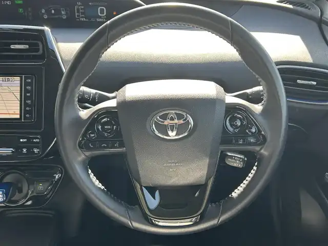 トヨタ プリウス S ツーリングセレクション 広島県 2020(令2)年 5.1万km スーパーホワイトⅡ ワンオーナー/純正ナビ　　NSZT-W68T/　「Bluetooth/フルセグ/CD/DVD」/全方位カメラ　/前席シートヒーター　/レーダークルーズコントロール/クリアランスソナー/ドライブレコーダー/ＥＴＣ２．０　/オートハイビーム　/ＬＥＤヘッドライト（AUTO機能付き）/衝突軽減ブレーキシステム/車線逸脱防止システム　/プッシュスタート/スマートキー/純正１７インチアルミ/純正フロアマット/ナビ取扱説明書/保証書/取扱説明書