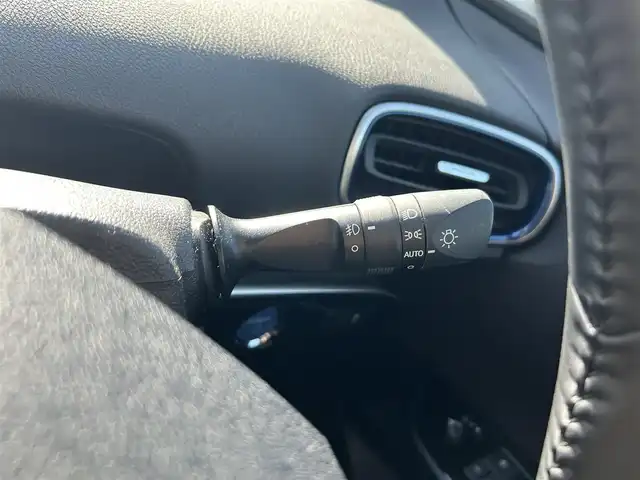 トヨタ プリウス S ツーリングセレクション 広島県 2020(令2)年 5.1万km スーパーホワイトⅡ ワンオーナー/純正ナビ　　NSZT-W68T/　「Bluetooth/フルセグ/CD/DVD」/全方位カメラ　/前席シートヒーター　/レーダークルーズコントロール/クリアランスソナー/ドライブレコーダー/ＥＴＣ２．０　/オートハイビーム　/ＬＥＤヘッドライト（AUTO機能付き）/衝突軽減ブレーキシステム/車線逸脱防止システム　/プッシュスタート/スマートキー/純正１７インチアルミ/純正フロアマット/ナビ取扱説明書/保証書/取扱説明書