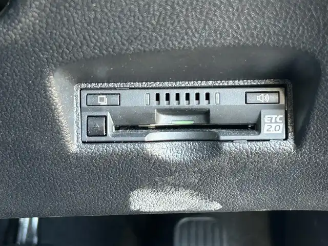 トヨタ プリウス S ツーリングセレクション 広島県 2020(令2)年 5.1万km スーパーホワイトⅡ ワンオーナー/純正ナビ　　NSZT-W68T/　「Bluetooth/フルセグ/CD/DVD」/全方位カメラ　/前席シートヒーター　/レーダークルーズコントロール/クリアランスソナー/ドライブレコーダー/ＥＴＣ２．０　/オートハイビーム　/ＬＥＤヘッドライト（AUTO機能付き）/衝突軽減ブレーキシステム/車線逸脱防止システム　/プッシュスタート/スマートキー/純正１７インチアルミ/純正フロアマット/ナビ取扱説明書/保証書/取扱説明書