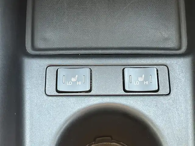 トヨタ プリウス S ツーリングセレクション 広島県 2020(令2)年 5.1万km スーパーホワイトⅡ ワンオーナー/純正ナビ　　NSZT-W68T/　「Bluetooth/フルセグ/CD/DVD」/全方位カメラ　/前席シートヒーター　/レーダークルーズコントロール/クリアランスソナー/ドライブレコーダー/ＥＴＣ２．０　/オートハイビーム　/ＬＥＤヘッドライト（AUTO機能付き）/衝突軽減ブレーキシステム/車線逸脱防止システム　/プッシュスタート/スマートキー/純正１７インチアルミ/純正フロアマット/ナビ取扱説明書/保証書/取扱説明書