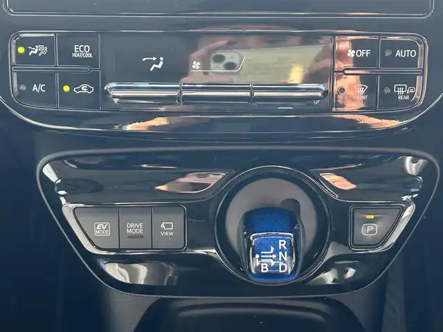 トヨタ プリウス S ツーリングセレクション 広島県 2020(令2)年 5.1万km スーパーホワイトⅡ ワンオーナー/純正ナビ　　NSZT-W68T/　「Bluetooth/フルセグ/CD/DVD」/全方位カメラ　/前席シートヒーター　/レーダークルーズコントロール/クリアランスソナー/ドライブレコーダー/ＥＴＣ２．０　/オートハイビーム　/ＬＥＤヘッドライト（AUTO機能付き）/衝突軽減ブレーキシステム/車線逸脱防止システム　/プッシュスタート/スマートキー/純正１７インチアルミ/純正フロアマット/ナビ取扱説明書/保証書/取扱説明書