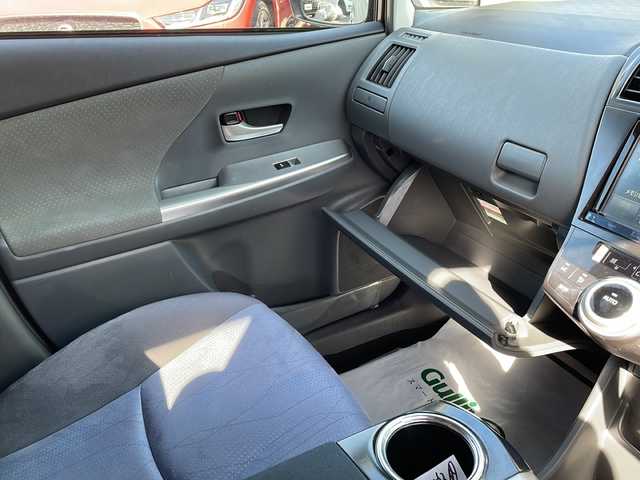 トヨタ プリウス α G 東京都 2012(平24)年 6.5万km グレーメタリック 純正ナビ/FM/AM/BT/USB/HDD/DVD/ブルーレイ/フリップダウンモニター/クルーズコントロール/バックカメラ/フォグランプ/ETC/ハロゲンライト/AUTOライト/ダブルエアバック/カーテンエアバック/サマータイヤ（純正ホイール・キャップ付き）積込