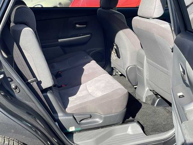 トヨタ プリウス α G 東京都 2012(平24)年 6.5万km グレーメタリック 純正ナビ/FM/AM/BT/USB/HDD/DVD/ブルーレイ/フリップダウンモニター/クルーズコントロール/バックカメラ/フォグランプ/ETC/ハロゲンライト/AUTOライト/ダブルエアバック/カーテンエアバック/サマータイヤ（純正ホイール・キャップ付き）積込