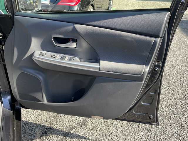 トヨタ プリウス α G 東京都 2012(平24)年 6.5万km グレーメタリック 純正ナビ/FM/AM/BT/USB/HDD/DVD/ブルーレイ/フリップダウンモニター/クルーズコントロール/バックカメラ/フォグランプ/ETC/ハロゲンライト/AUTOライト/ダブルエアバック/カーテンエアバック/サマータイヤ（純正ホイール・キャップ付き）積込