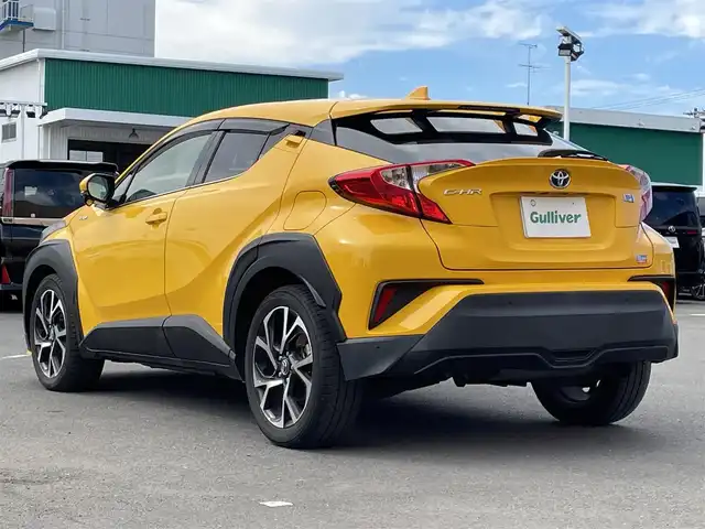 トヨタ Ｃ－ＨＲ G 東京都 2017(平29)年 10.7万km イエロー ワンオーナー/純正ナビ/フルセグ/CD/DVD/AM/FM/BT/追従クルコン/ＬＡＴ/シートヒーター/純正アルミ/ＥＴＣ/純正フロアマット/ＡＣ１００Ｖ/ステアリングスイッチ/ドライブモード/横滑り制御機能/ヘッドライトレベライザー/SRSエアバック（運転席/助手席）/車両接近警報/オートマチックハイビーム/ドアバイザー