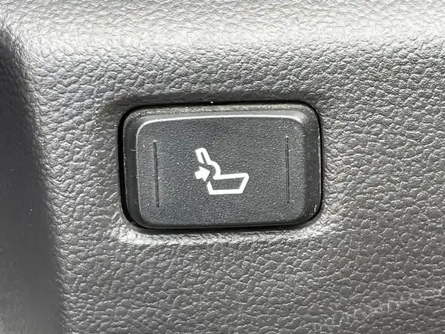 トヨタ Ｃ－ＨＲ G 東京都 2017(平29)年 10.7万km イエロー ワンオーナー/純正ナビ/フルセグ/CD/DVD/AM/FM/BT/追従クルコン/ＬＡＴ/シートヒーター/純正アルミ/ＥＴＣ/純正フロアマット/ＡＣ１００Ｖ/ステアリングスイッチ/ドライブモード/横滑り制御機能/ヘッドライトレベライザー/SRSエアバック（運転席/助手席）/車両接近警報/オートマチックハイビーム/ドアバイザー