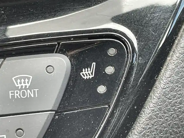 トヨタ Ｃ－ＨＲ G 東京都 2017(平29)年 10.7万km イエロー ワンオーナー/純正ナビ/フルセグ/CD/DVD/AM/FM/BT/追従クルコン/ＬＡＴ/シートヒーター/純正アルミ/ＥＴＣ/純正フロアマット/ＡＣ１００Ｖ/ステアリングスイッチ/ドライブモード/横滑り制御機能/ヘッドライトレベライザー/SRSエアバック（運転席/助手席）/車両接近警報/オートマチックハイビーム/ドアバイザー