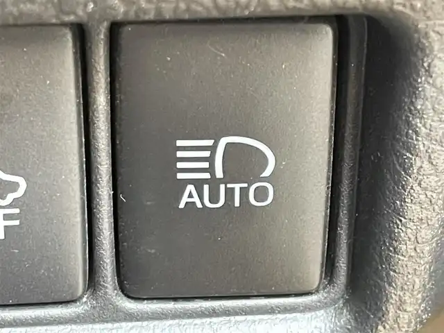 トヨタ Ｃ－ＨＲ G 東京都 2017(平29)年 10.7万km イエロー ワンオーナー/純正ナビ/フルセグ/CD/DVD/AM/FM/BT/追従クルコン/ＬＡＴ/シートヒーター/純正アルミ/ＥＴＣ/純正フロアマット/ＡＣ１００Ｖ/ステアリングスイッチ/ドライブモード/横滑り制御機能/ヘッドライトレベライザー/SRSエアバック（運転席/助手席）/車両接近警報/オートマチックハイビーム/ドアバイザー