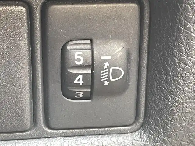 トヨタ Ｃ－ＨＲ G 東京都 2017(平29)年 10.7万km イエロー ワンオーナー/純正ナビ/フルセグ/CD/DVD/AM/FM/BT/追従クルコン/ＬＡＴ/シートヒーター/純正アルミ/ＥＴＣ/純正フロアマット/ＡＣ１００Ｖ/ステアリングスイッチ/ドライブモード/横滑り制御機能/ヘッドライトレベライザー/SRSエアバック（運転席/助手席）/車両接近警報/オートマチックハイビーム/ドアバイザー