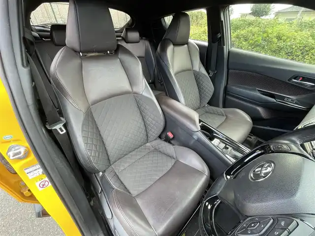 トヨタ Ｃ－ＨＲ G 東京都 2017(平29)年 10.7万km イエロー ワンオーナー/純正ナビ/フルセグ/CD/DVD/AM/FM/BT/追従クルコン/ＬＡＴ/シートヒーター/純正アルミ/ＥＴＣ/純正フロアマット/ＡＣ１００Ｖ/ステアリングスイッチ/ドライブモード/横滑り制御機能/ヘッドライトレベライザー/SRSエアバック（運転席/助手席）/車両接近警報/オートマチックハイビーム/ドアバイザー