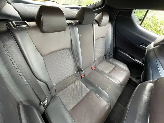 トヨタ Ｃ－ＨＲ G 東京都 2017(平29)年 10.7万km イエロー ワンオーナー/純正ナビ/フルセグ/CD/DVD/AM/FM/BT/追従クルコン/ＬＡＴ/シートヒーター/純正アルミ/ＥＴＣ/純正フロアマット/ＡＣ１００Ｖ/ステアリングスイッチ/ドライブモード/横滑り制御機能/ヘッドライトレベライザー/SRSエアバック（運転席/助手席）/車両接近警報/オートマチックハイビーム/ドアバイザー