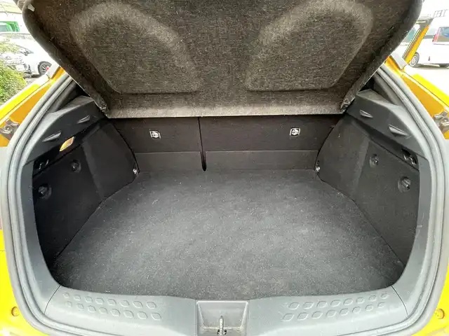 トヨタ Ｃ－ＨＲ G 東京都 2017(平29)年 10.7万km イエロー ワンオーナー/純正ナビ/フルセグ/CD/DVD/AM/FM/BT/追従クルコン/ＬＡＴ/シートヒーター/純正アルミ/ＥＴＣ/純正フロアマット/ＡＣ１００Ｖ/ステアリングスイッチ/ドライブモード/横滑り制御機能/ヘッドライトレベライザー/SRSエアバック（運転席/助手席）/車両接近警報/オートマチックハイビーム/ドアバイザー