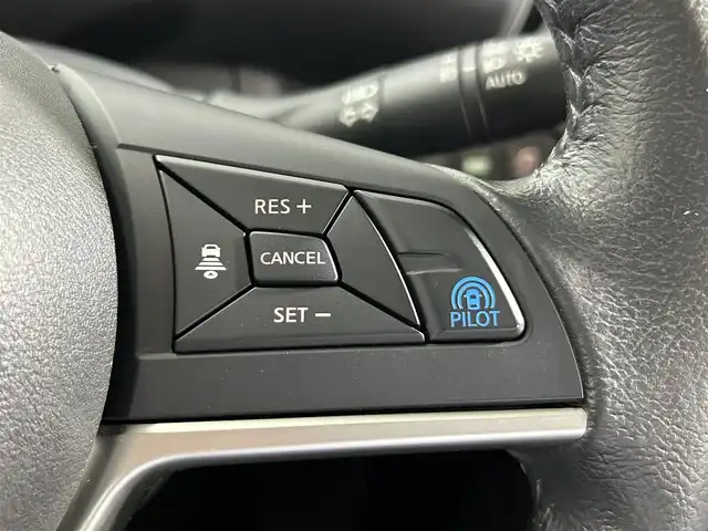 日産 セレナ ハイウェイスター プロパイロットED 大阪府 2017(平29)年 3.9万km ブリリアントホワイトパール プロパイロット/純正9型ナビ　SDカードなし/フリップダウンモニター/両側パワースライドドア/クルーズコントロール/バックカメラ/コーナーセンサー/純正アルミホイール/LEDヘッドライト/リアオートエアコン/オートライト/ドライブレコーダー/ETC/フルセグ/CD/DVD/Bluetooth/ステアリングスイッチ/スマートキー/プッシュスタート