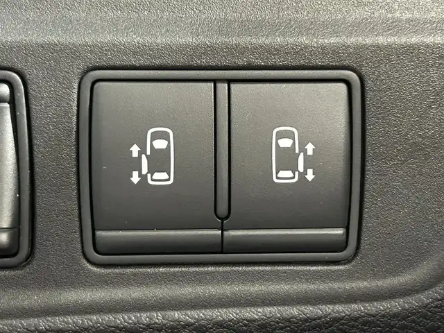 日産 セレナ ハイウェイスター プロパイロットED 大阪府 2017(平29)年 3.9万km ブリリアントホワイトパール プロパイロット/純正9型ナビ　SDカードなし/フリップダウンモニター/両側パワースライドドア/クルーズコントロール/バックカメラ/コーナーセンサー/純正アルミホイール/LEDヘッドライト/リアオートエアコン/オートライト/ドライブレコーダー/ETC/フルセグ/CD/DVD/Bluetooth/ステアリングスイッチ/スマートキー/プッシュスタート