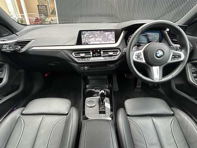 ＢＭＷ Ｍ２３５ｉ グランクーペ xDrive 福岡県 2023(令5)年 1.7万km アルピンホワイトⅢ インテリジェントセーフティ/アダプティブクルーズコントロール/ブラインドスポットモニター/純正ナビ/Applecarplay/Bluetooth/バックカメラ/アンビエントライト/ワイヤレス充電/LEDライト/オートハイビーム/オートワイパー/前後ドライブレコーダー/純正１８インチアルミホイール/ミラー一体型ETC/スペアキー×1