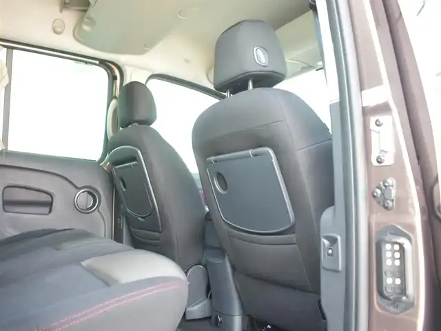 ルノー カングー エスカパード 神奈川県 2019(令1)年 6.5万km 茶 特別仕様２００台限定車/ルーフレール/社外メモリナビ/フルセグテレビ/Bluetooth/ETC/リモコンキー