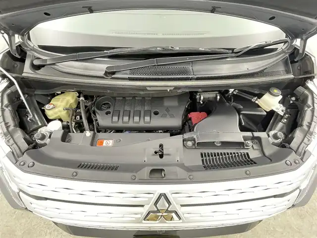 三菱 デリカＤ：５ P 千葉県 2021(令3)年 4.9万km アイガーグレーM/ダイヤモンドブラックマイカ 禁煙車/両側パワースライドドア/4WD/純正11インチアルパインナビ/・フルセグTV/CD/DVD/Bluetooth/・バックカメラ/・全方位カメラ/純正フリップダウンモニター/助手席側電動サイドステップ/衝突被害軽減ブレーキシステム/車線逸脱警報システム/レーダークルーズコントロールシステム/後側方車両検知システム/オートマチックハイビーム/後退時車両検知警報システム/誤発進抑制機能（前進時）/パワーシート/シートヒーター/ステアリングヒーター/電動パーキング/オートホールドブレーキ/アイドリングストップ/パドルシフト/電動リアゲート/ETC/LEDオートヘッドライト/純正18インチアルミホイール/プッシュスタート/スマートキー/スペアキー1本