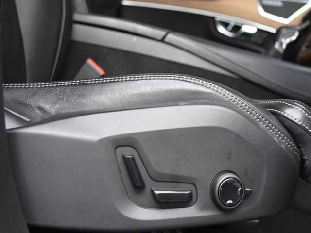 ボルボ ＸＣ９０ T6 AWD インスクリプション 和歌山県 2016(平28)年 4.8万km 黒 パノラマSR /黒革 /HUD /CarPlay /純20incAW /ACC /BSM /LKA /クロストラフィック /パークアシスト /オートテールゲート /パワーシート /ベンチレーション /シートヒーター /ドラレコ /スマートキー /アイドリングストップ /LED /ETC