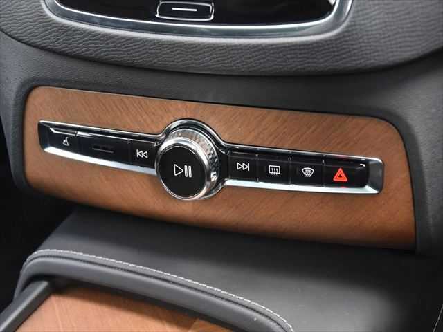 ボルボ ＸＣ９０ T6 AWD インスクリプション 和歌山県 2016(平28)年 4.8万km 黒 パノラマSR /黒革 /HUD /CarPlay /純20incAW /ACC /BSM /LKA /クロストラフィック /パークアシスト /オートテールゲート /パワーシート /ベンチレーション /シートヒーター /ドラレコ /スマートキー /アイドリングストップ /LED /ETC