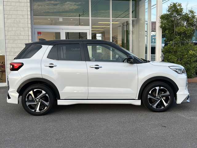 トヨタ ライズ Z 香川県 2021(令3)年 4.2万km ブラックマイカメタリック/シャイニングホワイトパール 純正ディーラーナビ（フルセグ/CD/DVD/BT）/ハイブリッド車/パノラミックビューモニター/レーダークルーズコントロール/ドライブレコーダー/シートヒーター/純正モデリスタエアロ（フロント，サイド，リア）/コーナーセンサー/LEDヘッドライト/ETC2.0/フォグランプ