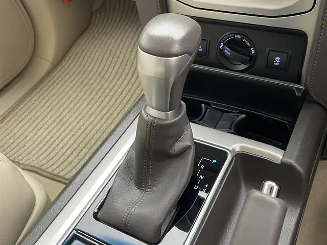 トヨタ ランドクルーザー プラド TX Lパッケージ 愛知県 2023(令5)年 2万km ホワイトパールクリスタルシャイン 純正８型ＤＡナビ　ムーンルーフ　全方位カメラ　禁煙　ＥＴＣ２．０　ベージュ革　ベンチレーション　シートヒーター　セーフティセンス　衝突軽減　追従クルコン　ＬＥＤオートライト　ＢＳＭ　ルーフレール