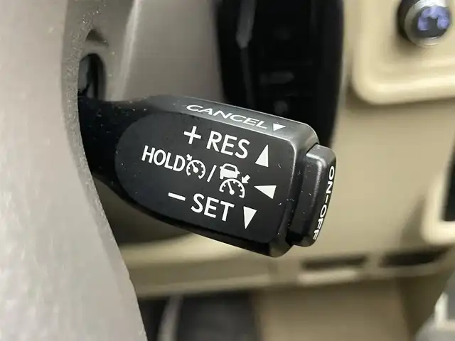 トヨタ ランドクルーザー プラド TX Lパッケージ 愛知県 2023(令5)年 2万km ホワイトパールクリスタルシャイン 純正８型ＤＡナビ　ムーンルーフ　全方位カメラ　禁煙　ＥＴＣ２．０　ベージュ革　ベンチレーション　シートヒーター　セーフティセンス　衝突軽減　追従クルコン　ＬＥＤオートライト　ＢＳＭ　ルーフレール