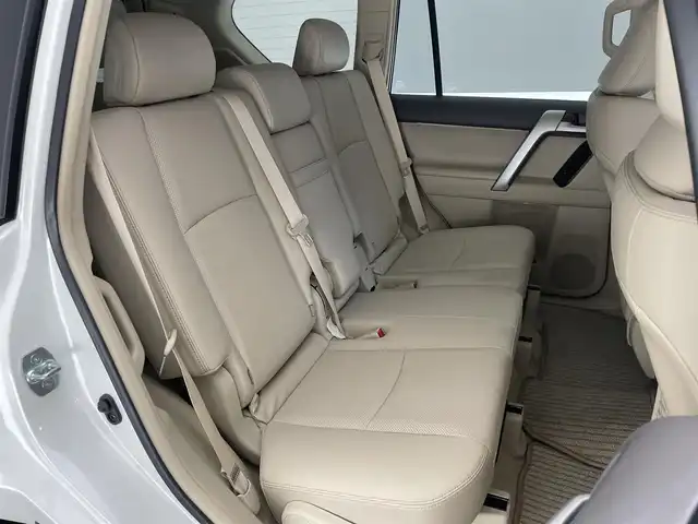 トヨタ ランドクルーザー プラド TX Lパッケージ 愛知県 2023(令5)年 2万km ホワイトパールクリスタルシャイン 純正８型ＤＡナビ　ムーンルーフ　全方位カメラ　禁煙　ＥＴＣ２．０　ベージュ革　ベンチレーション　シートヒーター　セーフティセンス　衝突軽減　追従クルコン　ＬＥＤオートライト　ＢＳＭ　ルーフレール