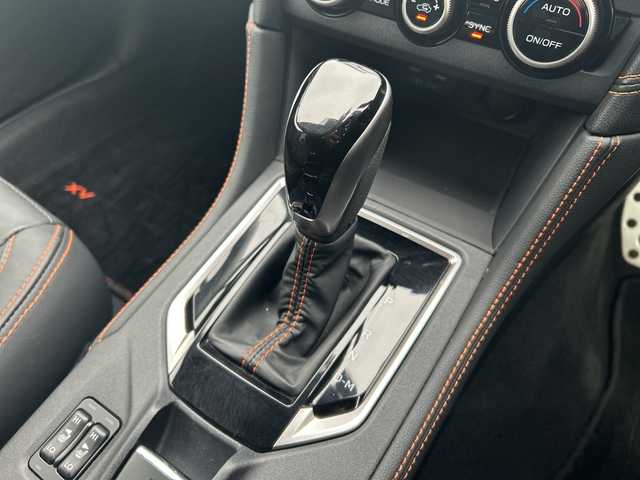 スバル インプレッサ ＸＶ 2．0i－S アイサイト 富山県 2019(令1)年 4.4万km ダークブルーパール 純正ナビ（9インチ）/【CD/DVD/BT/フルセグTV/iPod/AUX/Carplay】/バックカメラ/サイドカメラ/アイサイト/4WD/コーナーセンサー（後ろ）/アダプティブヘッドライト/レザーシート/純正アルミホイール/クルーズコントロール/パワーシート/スマートキー/スペアキー/アイドリングストップ/ETC/プッシュスタート/ルーフレール/純正フロアマット/レーンアシスト