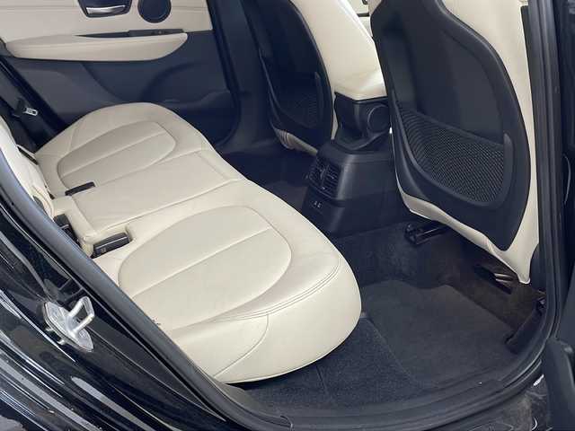 ＢＭＷ ２１８ｉ アクティブツアラー ラグジュアリー 兵庫県 2019(令1)年 5.9万km サファイアブラックP ・純正ナビ（BT・USB・FM・AM）/・レーダークルーズコントロール/・レーンキープアシスト/・衝突軽減ブレーキ/・ダイナミックスタビリティコントロール/・パークディスタンスコントロール/・リアビューカメラ/・車線逸脱警報/・HUD/・横滑り防止/・白革シート/・パワーシート/・シートヒーター/・メモリーシート/・ETC2.0/・LEDオートライト/・フォグランプ/・オートマチックハイビーム/・パワーバックドア/・電動パーキングブレーキ/・ブレーキホールド/・純正17インチアルミホイール/・純正フロアマット/・ステアリングリモコン/・スマートキー/・プッシュスタート/・アイドリングストップ/・W＋サイドエアバック/・カーテンエアバック