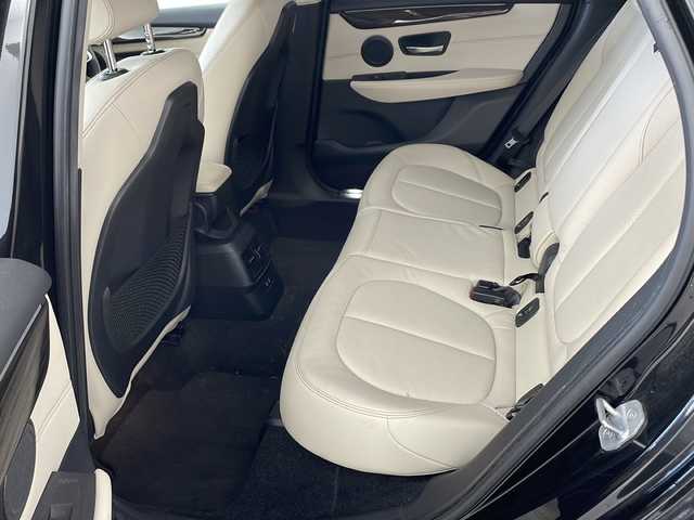 ＢＭＷ ２１８ｉ アクティブツアラー ラグジュアリー 兵庫県 2019(令1)年 5.9万km サファイアブラックP ・純正ナビ（BT・USB・FM・AM）/・レーダークルーズコントロール/・レーンキープアシスト/・衝突軽減ブレーキ/・ダイナミックスタビリティコントロール/・パークディスタンスコントロール/・リアビューカメラ/・車線逸脱警報/・HUD/・横滑り防止/・白革シート/・パワーシート/・シートヒーター/・メモリーシート/・ETC2.0/・LEDオートライト/・フォグランプ/・オートマチックハイビーム/・パワーバックドア/・電動パーキングブレーキ/・ブレーキホールド/・純正17インチアルミホイール/・純正フロアマット/・ステアリングリモコン/・スマートキー/・プッシュスタート/・アイドリングストップ/・W＋サイドエアバック/・カーテンエアバック